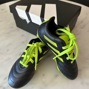 Preowned Adidas Kids Black and Neon Green Soccer Shoes SZ 11
